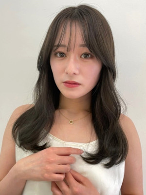 オリーブアッシュ　顔周りレイヤー　シースルーバング　透明感