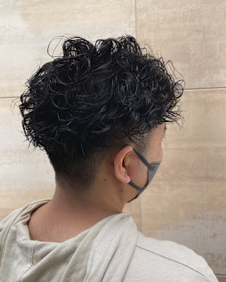 大人の刈り上げパーマ