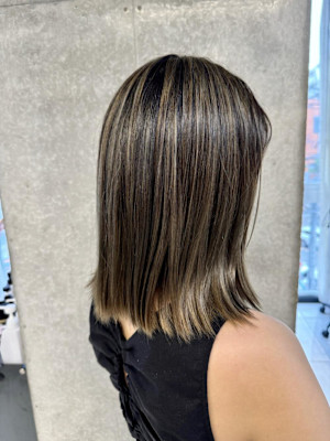 白髪ぼかしのバレイヤージュカラー/脱白髪染め