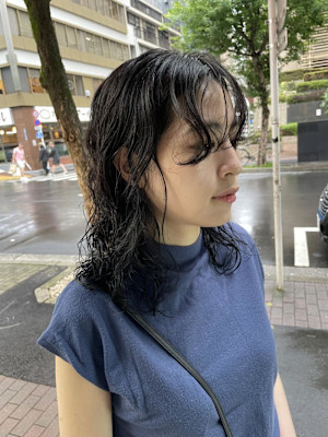 緩めでタイトなニュアンスパーマ