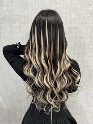 明るいエクステで映えスタイル！ホワイト×ブラック！