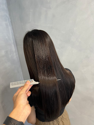 梅雨を乗り切る縮毛矯正