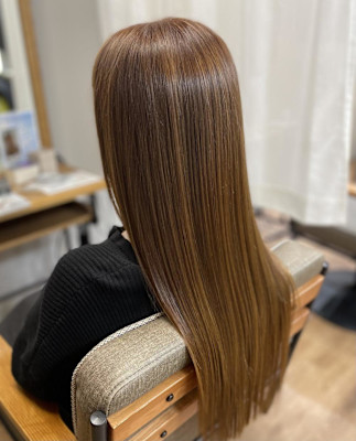 ★人気くびレイヤーエモージュふんわりカール艶髪アッシュ小顔