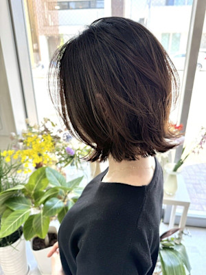 外ハネショートボブ/アースカラー/グレージュカラー