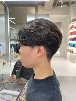 センターパートマッシュ