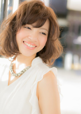 大人かわいいナチュラルパーマボブ×小顔グレージュカラー