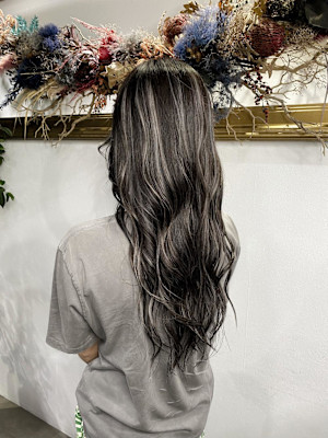 外国人風バレイヤージュ　ハイライトカラー　アッシュベージュ