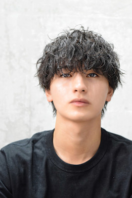 ツイストスパイラルパーマ黒髪マッシュウルフツイストパーマ