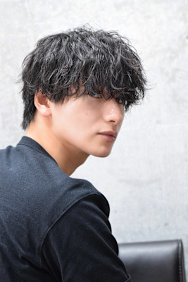 ツイストスパイラルパーマ黒髪マッシュウルフツイストパーマ