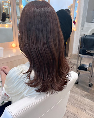 ほんのり赤みが可愛いピンクブラウンベージュ