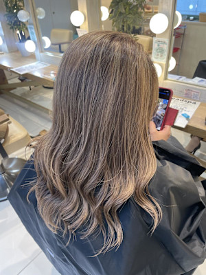 ミルクティーグレージュハイライトカラー