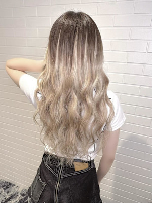 ベージュバレイヤージュ風にプルエクステ