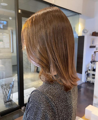 オリーブベージュ