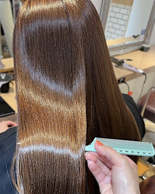 酸性 × 縮毛矯正