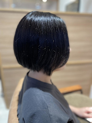 ナチュラル前下がりボブ