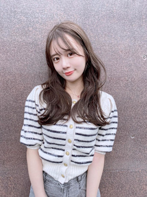 大人かわいい柔らかベージュ【sourire 神田】