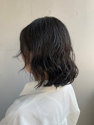 〈木賀　絵莉子〉コテ巻き風ケアパーマ×ミディアム