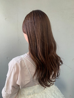 〈木賀　絵莉子〉透明感ピンクベージュ×ロング