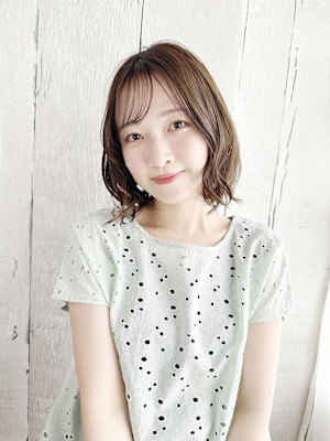 シースルーバングのくびれゆるカールスタイル