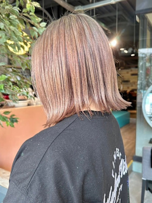 髪質改善　外ハネボブ　ブラウンベージュ　ハイトーンボブ