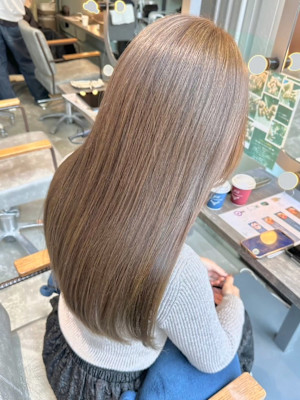 髪質改善　ラテベージュ　艶髪ロング　ブリーチなしカラー