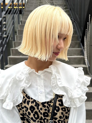 ブリーチカラー　ハイトーンボブ　ぱつっとボブ ブロンド 天神