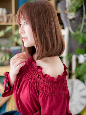 大人かわいいツヤ髪ピンクベージュ前下がり　ヘルシースタイル