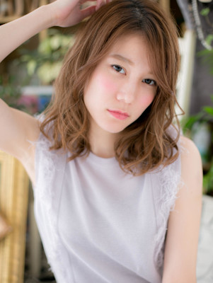 インナーカラーくせ毛風透け感エアリーミディ　シルキーベージュ