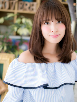 オリーブグレージュ斜めバング小顔ワンカール　アースカラー