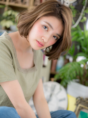 抜け感…外国人風ハイライトカラー小顔ボブ　ボブパーマ