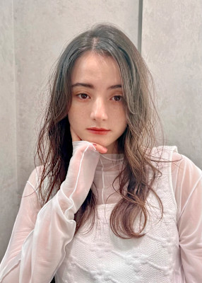 【透け感オリーブグレージュカラー×カット】