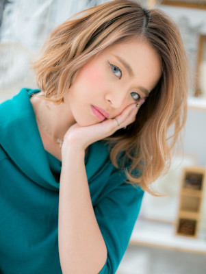 インナーカラーオレンジカラー小顔大人ボブ　ボブパーマ