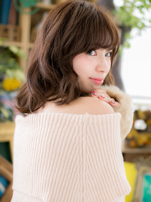 斜めバングココアブラウン小顔くせ毛風パーマ　ニュアンスカラー