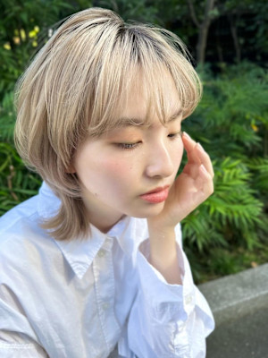 ライトベージュ