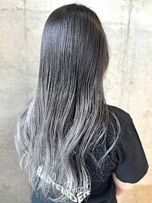 グラデーションカラー　グレージュ　シルバーカラー　ロングヘア