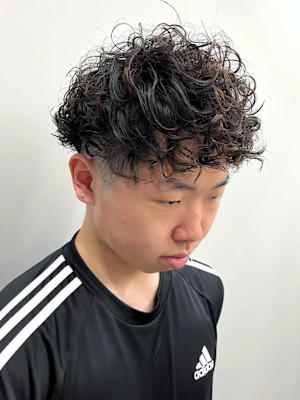 ツイストスパイラルパーマ　刈り上げ　束感　メンズカット