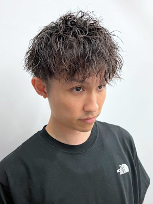 スパイラルパーマ　マッシュ　メンズパーマ　ショートスタイル