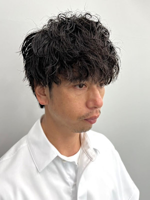 波巻きパーマ　マッシュショート　30代40代　黒髪　爽やか　