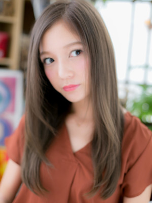 大人可愛い透け感ツヤ髪小顔アッシュベージュ　レイヤーロング