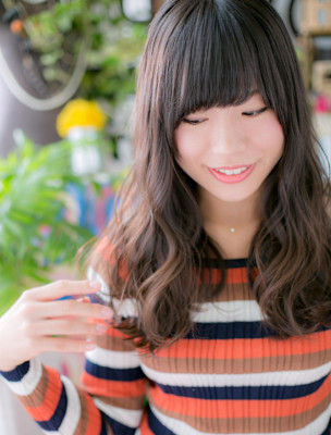 大人かわいい♪やわらかフレアカール　グレージュカラー