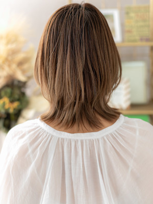 シースルーバング外ハネ韓国風ハッシュカット　ヘルシースタイル