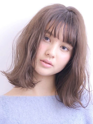 大人可愛いミディアムパーマ