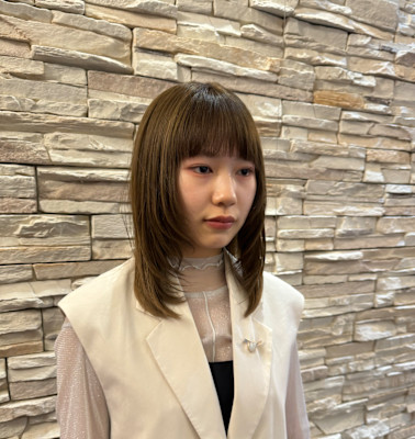 １０代２０代　顔まわりレイヤー×ぱつっとバング