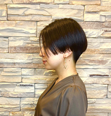 ２０代３０代　大人かっこいい刈り上げハンサムショート