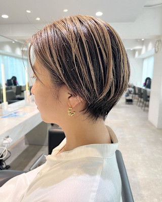 ショートボブ/白髪ぼかしハイライト