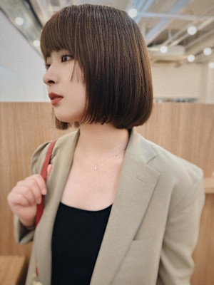 ボブ　ブラウングレージュ