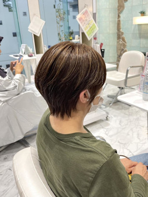 白髪ぼかし／ハイライト／ショートボブ