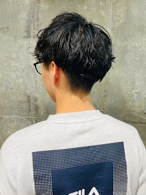 マッシュショート　ナチュラル波巻きパーマ　ツーブロック