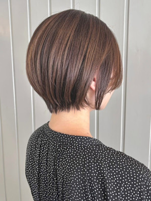 マッシュショート　ショートレイヤー　ハイライトカラー