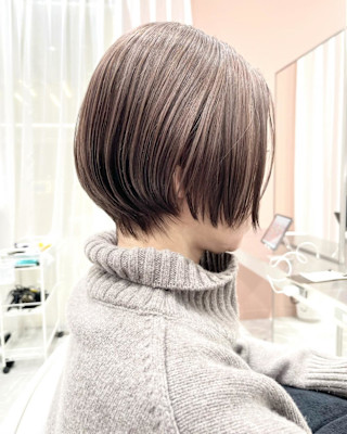 ショートボブ/白髪ぼかしハイライト/グレージュ